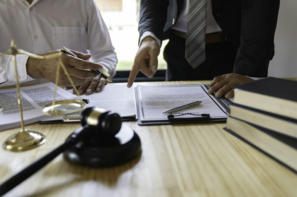 Maîtriser les contrats et obligations en portage salarial en suisse